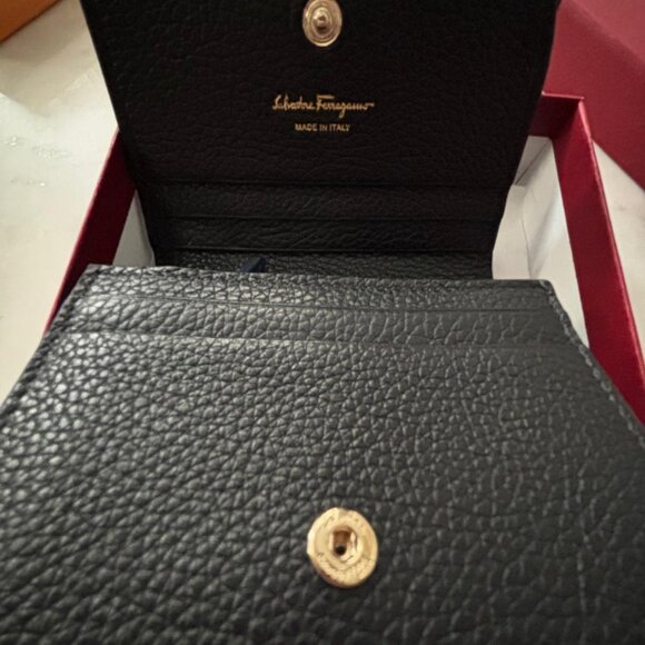 NWT Salvatore Ferragamo Embossed Gancini Motif Grainy Wallet- Black - Picture 8 of 14